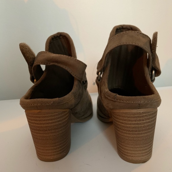 Universal Threads Strap heel Booties - 7.5 - Taupe - Picture 2 of 8